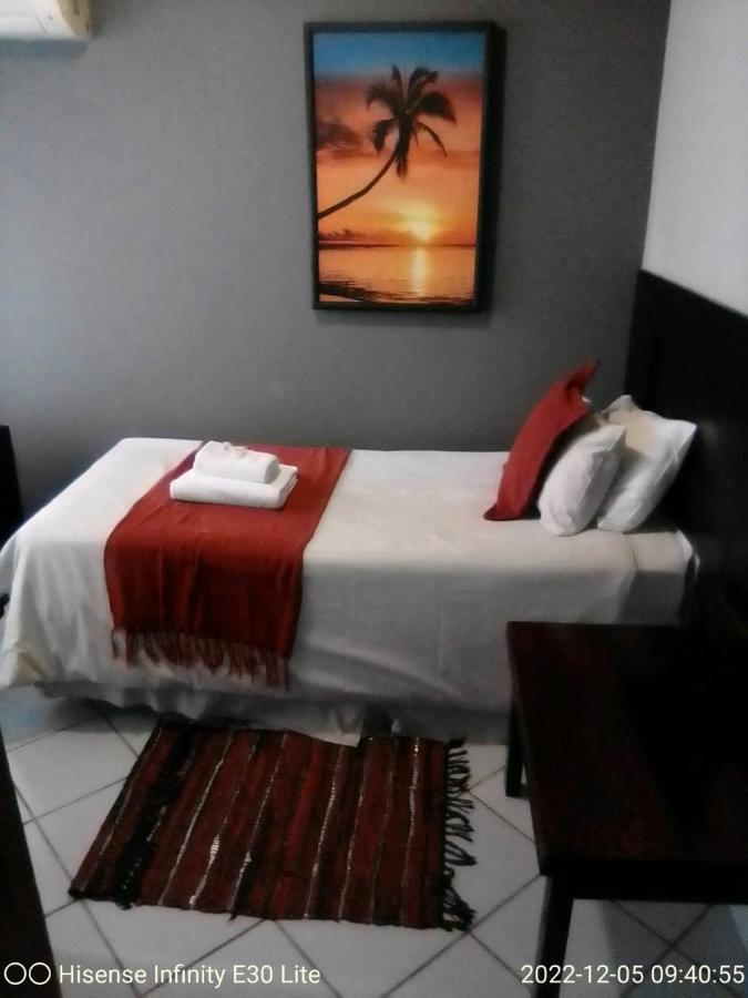 Rustenburg Guesthouse Luaran gambar